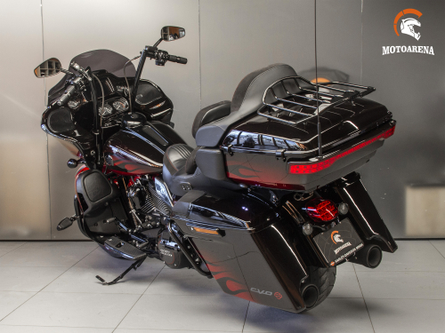 Harley-Davidson CVO Road Glide Limited фото 16
